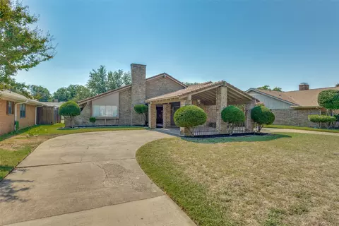 422 Park Bend Dr, Richardson, TX 75081