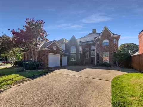 847 Canyon Crest Dr, Irving, TX 75063