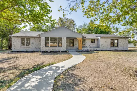 7000 Dover Ln, Richland Hills, TX 76118