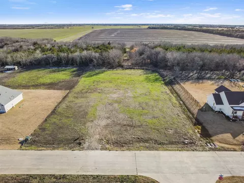 1002 Declaration Dr, Nevada, TX 75173