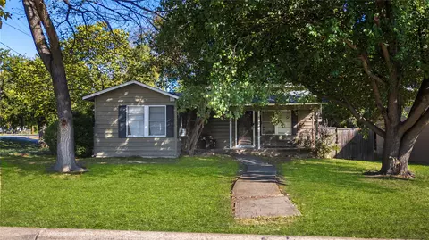 421 W 8th St, Lancaster, TX 75146
