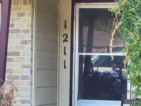 1211 Cedar Hill Ln, Arlington, TX 76014