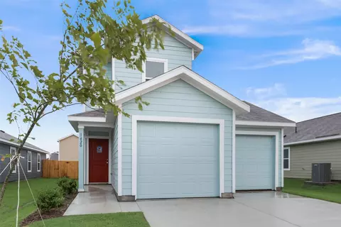10509 Sequoia Dr, Fort Worth, TX 76140