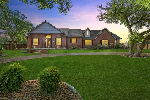 406 Bronco Cir, Shady Shores, TX 76208
