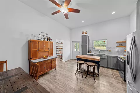 1070 County Road 234 Loop, Cameron, TX 76520 photo 9