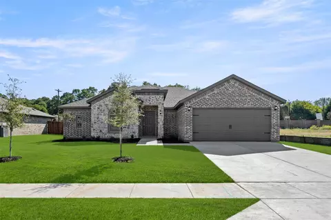 904 Granite Dr, Azle, TX 76020