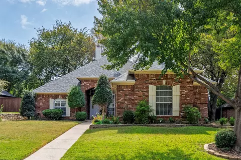 912 Carousel Dr, Bedford, TX 76021