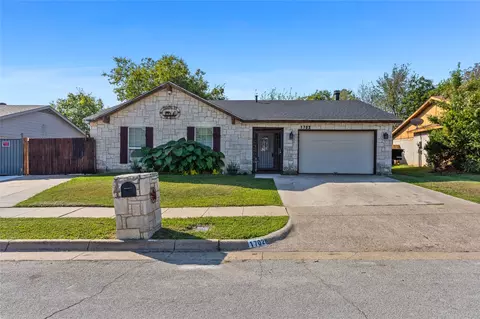1702 Dorchester Dr, Arlington, TX 76014