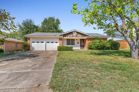 1104 Patricia Dr, Sherman, TX 75090