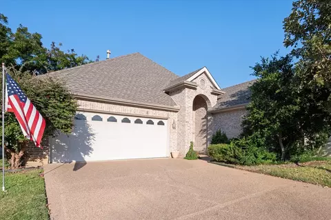 2815 Hollypoint Ct, Arlington, TX 76015