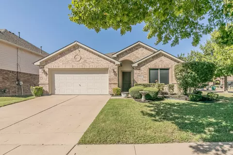 1100 Nighthawk Rd, Fort Worth, TX 76108