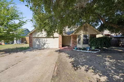 411 Benjamin Ln, Arlington, TX 76002