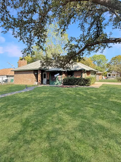 3033 Oakshire St, Denton, TX 76209