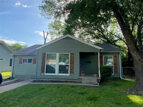 933 SW 4th St, Grand Prairie, TX 75051