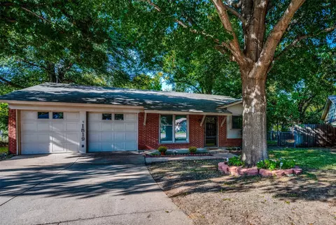 1819 Windsor Ct, Arlington, TX 76012