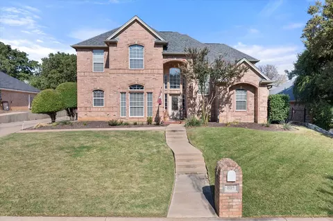 805 Xavier Dr, Mansfield, TX 76063
