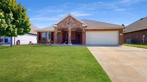 1725 Stillwater Dr, Burleson, TX 76028
