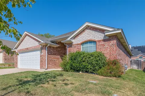 6720 Chalk River Dr, Fort Worth, TX 76179