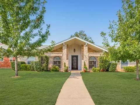 2517 Ingleside Dr, Grand Prairie, TX 75050