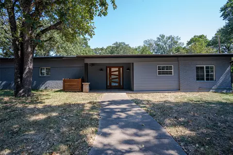 6421 Banbury Dr, Forest Hill, TX 76119