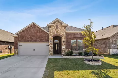 3436 Brady Starr Dr, Aubrey, TX 76227