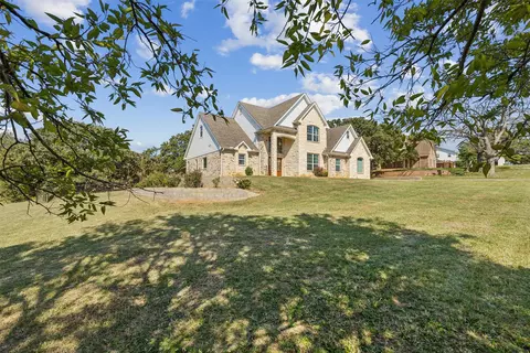 1701 Summit Dr, Joshua, TX 76058