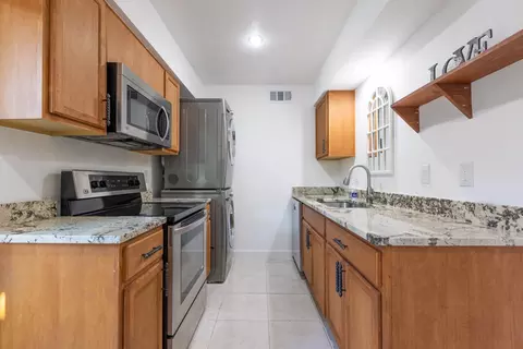 10212 Regal Oaks Dr #B, Dallas, TX 75230