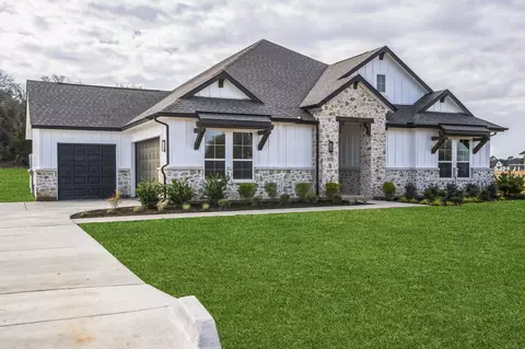 8010 Grizzly Run Dr, Burleson, TX 76028