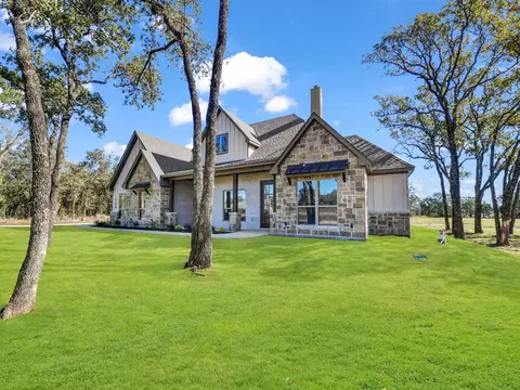 136 Prairie Winds Dr, Poolville, TX 76487