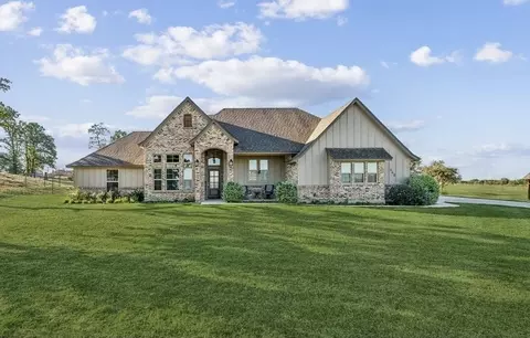 440 Scenic Wood Dr, Azle, TX 76020