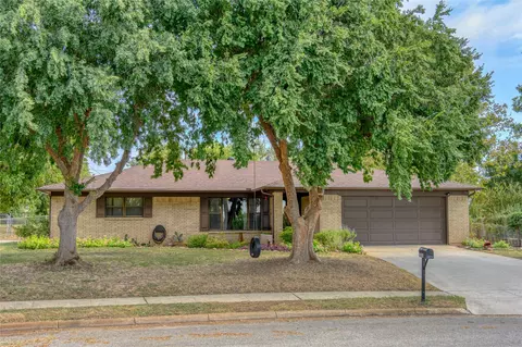 3205 Bordeaux St, Sherman, TX 75090
