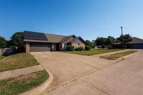 815 Young Dr, Cedar Hill, TX 75104