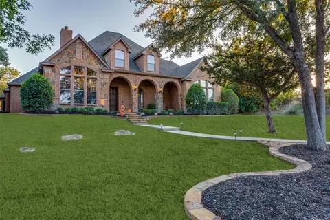 100 Stone Canyon Cir, Fort Worth, TX 76108
