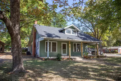 2157 Clarksville St, Paris, TX 75460