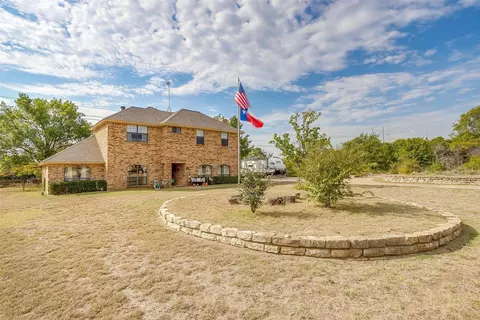 1228 Florence Dr, Azle, TX 76020