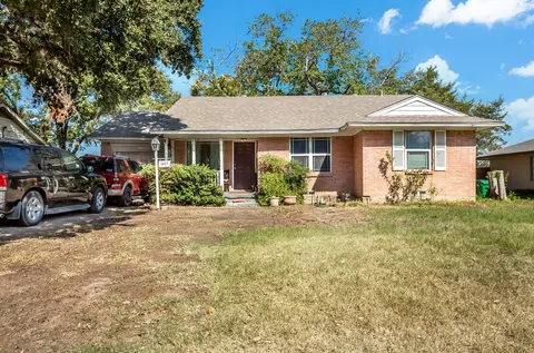 1827 Hood St, Carrollton, TX 75006