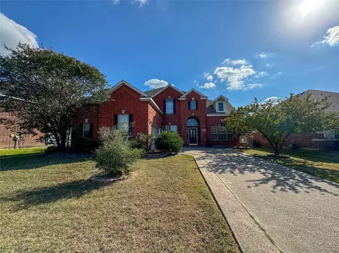 307 E Sandra Ln, Grand Prairie, TX 75052