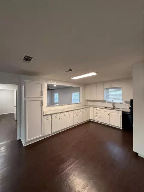 2925 Needles St, Euless, TX 76040 photo 7