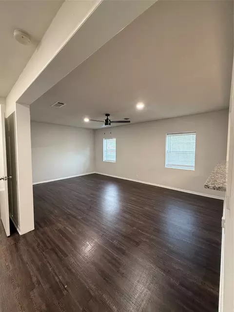2925 Needles St, Euless, TX 76040 photo 4