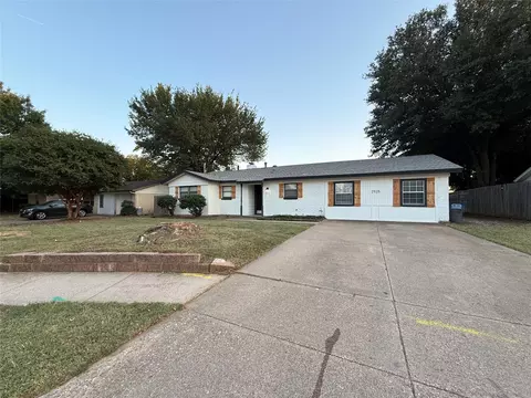 2925 Needles St, Euless, TX 76040 photo 3