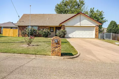 1102 Snowberry St, Cleburne, TX 76031