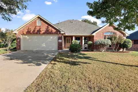 520 Kempson Ct, Saginaw, TX 76179