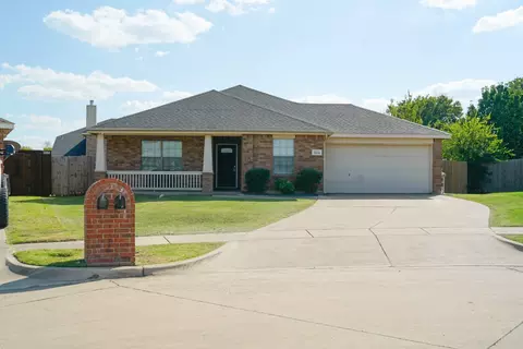 7406 Fossil Creek Dr, Arlington, TX 76002