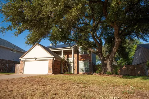 7524 Meadow Creek Dr, Fort Worth, TX 76123