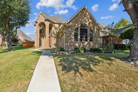 9417 Lake Ct, Irving, TX 75063