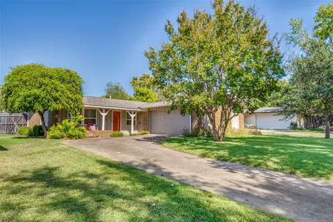 916 Meadow View Dr, Richardson, TX 75080