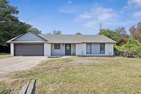 417 Hickorywood St, Azle, TX 76020