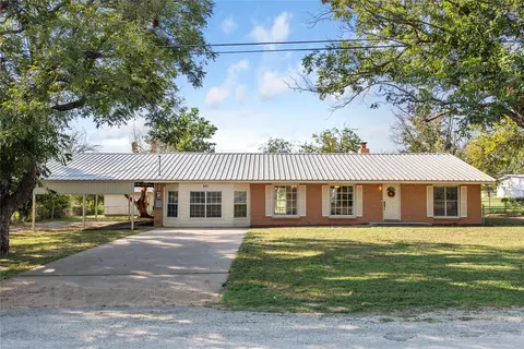 801 W Kyle St, Bangs, TX 76823