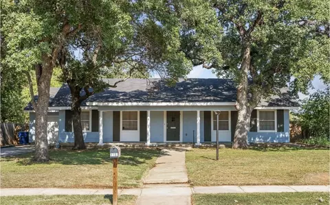 1102 1st St, Brownwood, TX 76801