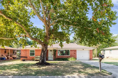 4017 Lakewood Dr, Lake Worth, TX 76135